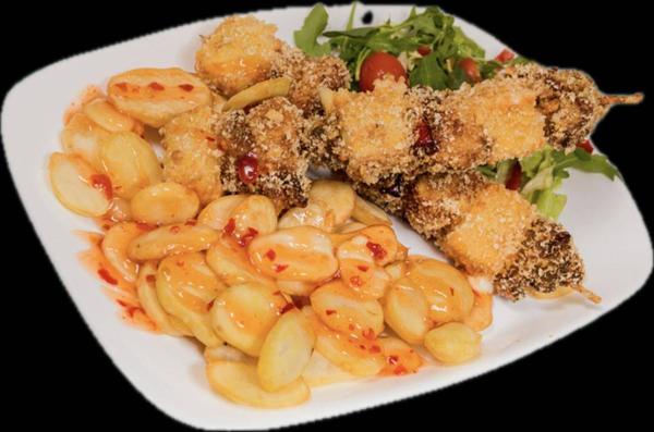 Piept de pui înfuriat cu cartofi prăjiți și brânzeturi